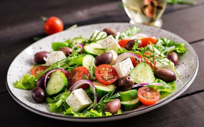 ENSALADA GRIEGA: UN PLACER MEDITERRÁNEO EN TU MESA